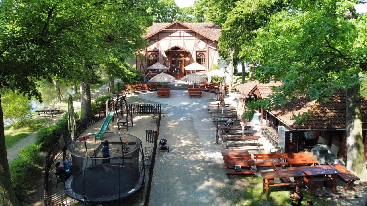 Penzion Restaurace Ostrov 皮塞克 外观 照片